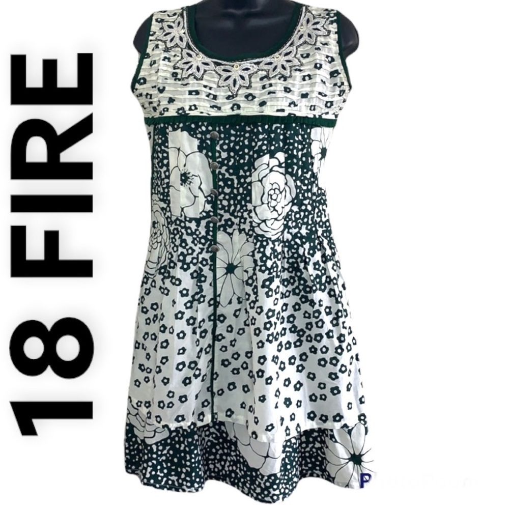 Vintage🧚‍♀️18 FIRE White/Green Floral Tunic Sequinned Detail Dress Size M